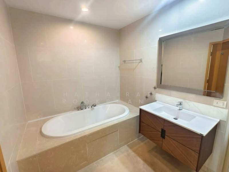 The Empire Place, Bangkok, 88 Narathiwatratchanakharin Road, Thung Maha Mek, Sathon, Bangkok, 2 Bedrooms, 97 sqm, Condo For Rent, by Hathairat  Rookphan  , 500185573 - DDproperty.com