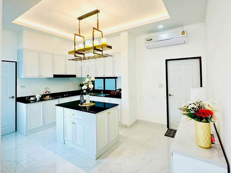 Rattanakorn Village 18, Chon Buri (Pattaya), Na Kloe, Bang Lamung (Pattaya), Chon Buri (Pattaya), 4 Bedrooms, 325 sqm, Single Detached House For Sale, by Kanyarat  Numtuek, 500185580 - DDproperty.com