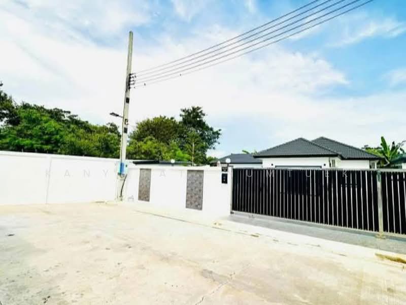 Rattanakorn Village 18, Chon Buri (Pattaya), Na Kloe, Bang Lamung (Pattaya), Chon Buri (Pattaya), 4 Bedrooms, 325 sqm, Single Detached House For Sale, by Kanyarat  Numtuek, 500185580 - DDproperty.com