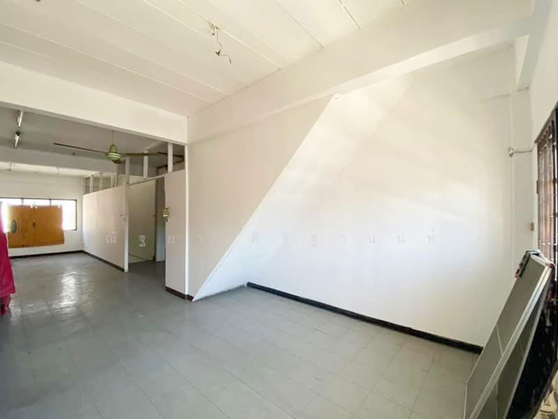 หมู่บ้าน สินธร แฮปปี้แลนด์, กรุงเทพ, คลองจั่น, บางกะปิ, กรุงเทพ, 144 ตร.ม., ตึกแถว-อาคารพาณิชย์ ขาย, โดย ณัฐยา ศิริฐานนท์, 500185599 - DDproperty.com