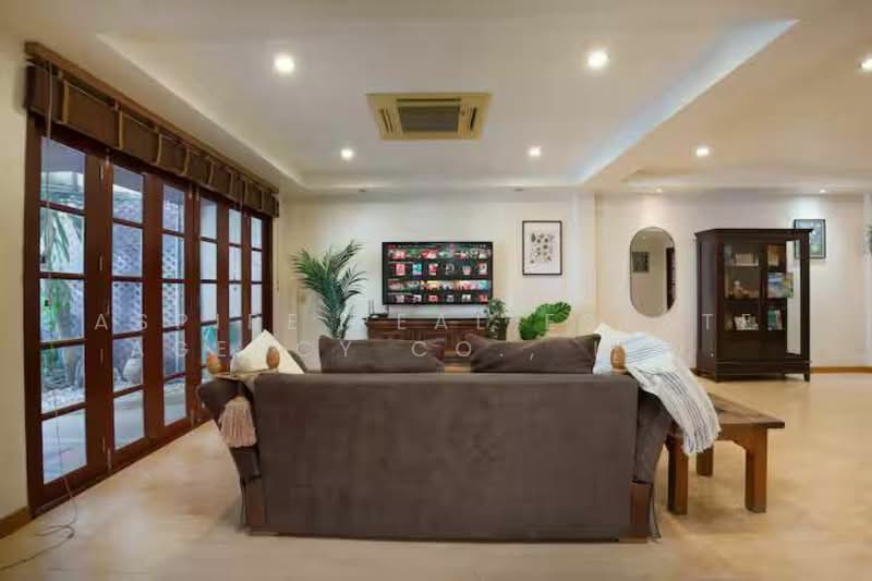 Townhouse in Sukhumvit 39, Phromphong, Bangkok, Khlong Tan Nua, Watthana, Bangkok, 4 Bedrooms, 440 sqm, Townhouse For Sale, by Aspire Real Estate Agency Co., Ltd., 500185742 - DDproperty.com