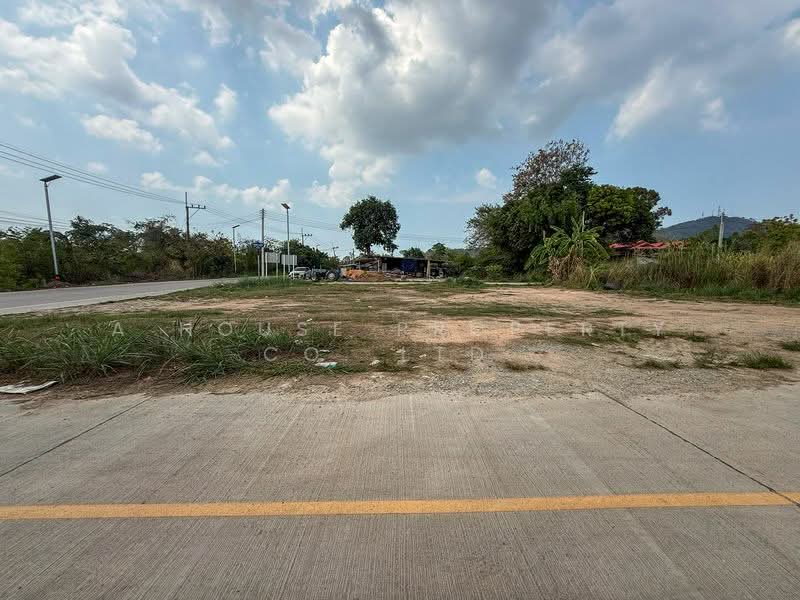 Beautiful land for sale in Soi Lung Thum, Bang Phra, Si Racha., Chon Buri (Pattaya), Bang Phra, Si Racha, Chon Buri (Pattaya), , 720 sqm, Land For Sale, by A House Property Co.,Ltd., 500185831 - DDproperty.com