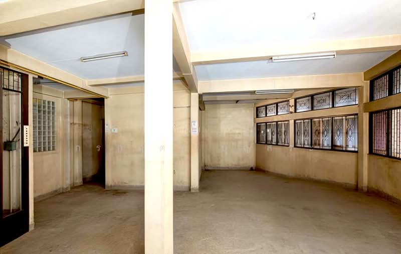 ตึก 4.5 ชั้น 5 คูหา มีดาดฟ้า (ห้องมุม) วงเวียนโอเดียน ซอยเยาวราช 3, กรุงเทพ, เยาวราช, สัมพันธวงศ์, สัมพันธวงศ์, กรุงเทพ, 1,100 ตร.ม., ทาวน์เฮ้าส์ ขาย, โดย กรกฤตย์ บุญสระ, 500185875 - DDproperty.com