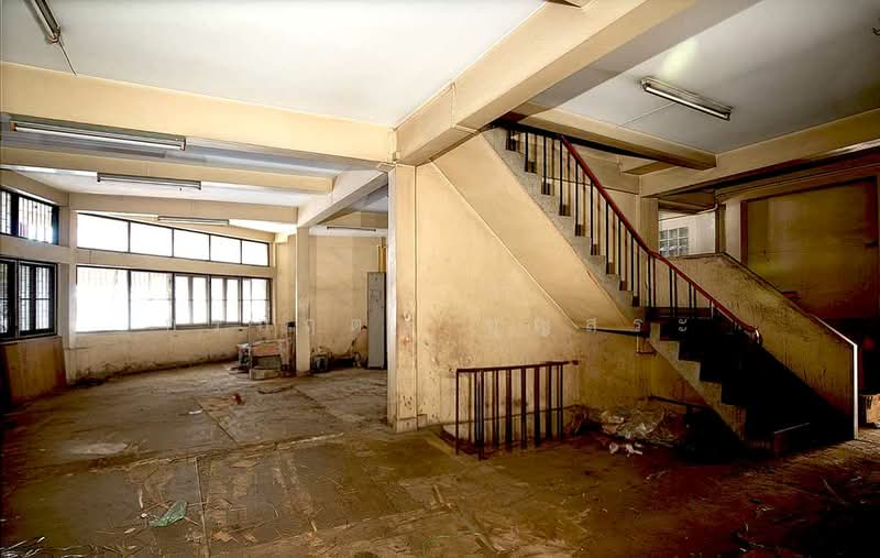 ตึก 4.5 ชั้น 5 คูหา มีดาดฟ้า (ห้องมุม) วงเวียนโอเดียน ซอยเยาวราช 3, Bangkok, เยาวราช, Samphanthawong, Samphanthawong, Bangkok, 1 Bedroom, 1,100 sqm, Townhouse For Sale, by กรกฤตย์ บุญสระ, 500185875 - DDproperty.com