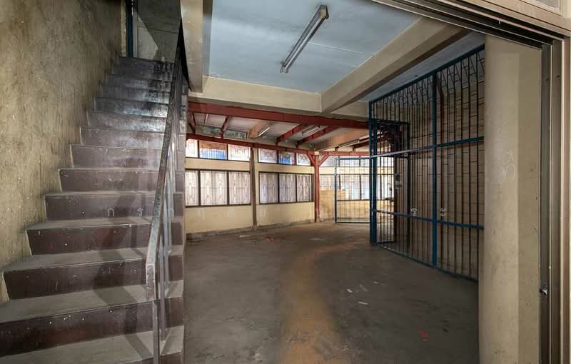 ตึก 4.5 ชั้น 5 คูหา มีดาดฟ้า (ห้องมุม) วงเวียนโอเดียน ซอยเยาวราช 3, Bangkok, เยาวราช, Samphanthawong, Samphanthawong, Bangkok, 1 Bedroom, 1,100 sqm, Townhouse For Sale, by กรกฤตย์ บุญสระ, 500185875 - DDproperty.com