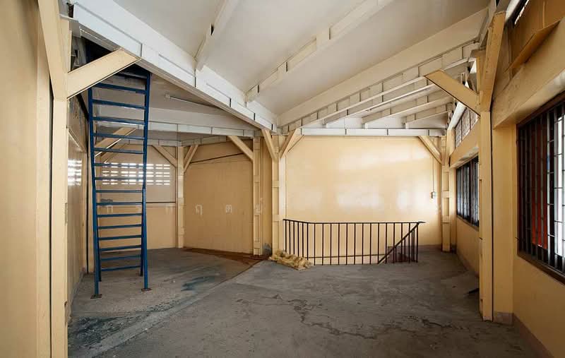 ตึก 4.5 ชั้น 5 คูหา มีดาดฟ้า (ห้องมุม) วงเวียนโอเดียน ซอยเยาวราช 3, Bangkok, เยาวราช, Samphanthawong, Samphanthawong, Bangkok, 1 Bedroom, 1,100 sqm, Townhouse For Sale, by กรกฤตย์ บุญสระ, 500185875 - DDproperty.com