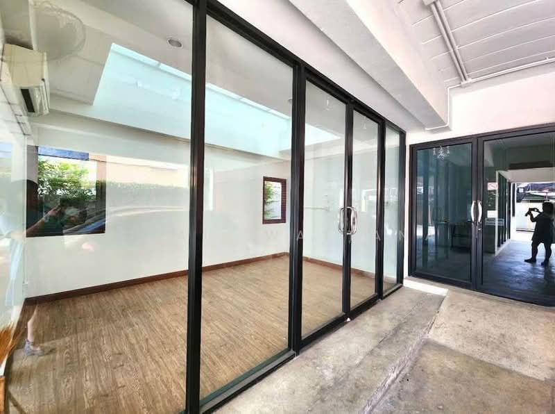 5-BR House, Bangkok, Praborommaharatchawang, Phra Nakhon, Bangkok, 5 Bedrooms, 950 sqm, Single Detached House For Sale, by Vinai  Wattana, 500185878 - DDproperty.com