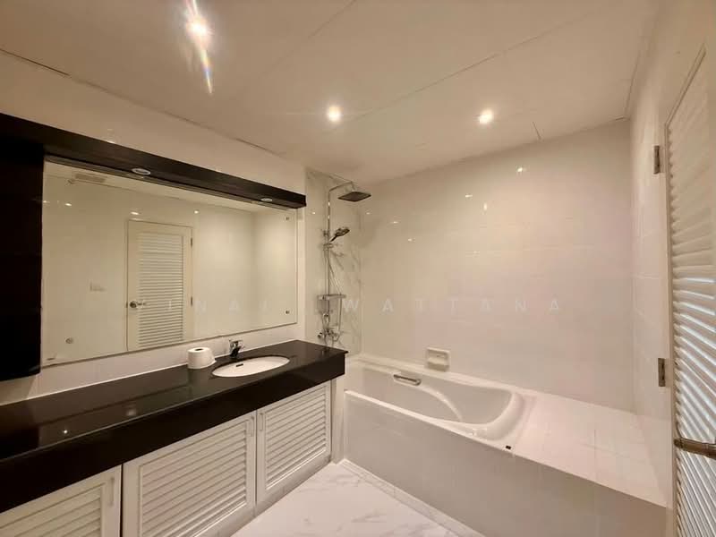 Liberty Park 2, Bangkok, 55 Soi Sukhumvit 11, Khlongtoei Nua, Watthana, Bangkok, 3 Bedrooms, 119 sqm, Condo For Rent, by Vinai  Wattana, 500185903 - DDproperty.com