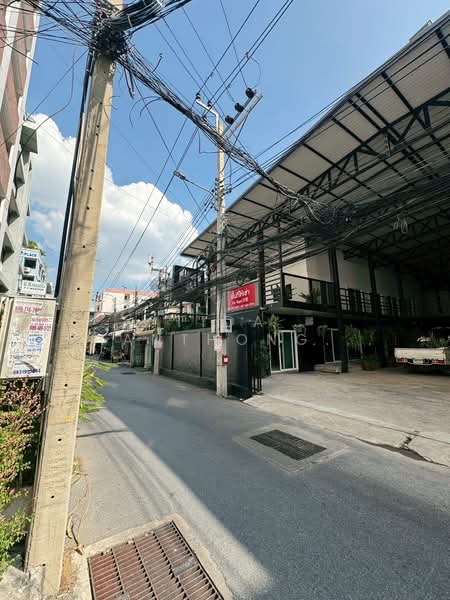 Warehouse with office space for rent, Ratchada, Huai Khwang, 1,500 sq m, near MRT Huai Khwang statio, Bangkok, Huai Khwang, Huai Khwang, Bangkok, , 1,500 sqm, Warehouse/Factory For Rent, by Tida phanthonglarptawee, 500185977 - DDproperty.com