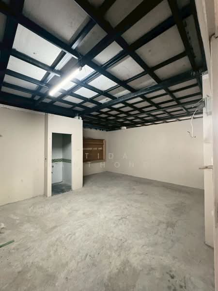 Warehouse with office space for rent, Ratchada, Huai Khwang, 1,500 sq m, near MRT Huai Khwang statio, Bangkok, Huai Khwang, Huai Khwang, Bangkok, , 1,500 sqm, Warehouse/Factory For Rent, by Tida phanthonglarptawee, 500185977 - DDproperty.com