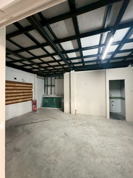 Warehouse with office space for rent, Ratchada, Huai Khwang, 1,500 sq m, near MRT Huai Khwang statio, Bangkok, Huai Khwang, Huai Khwang, Bangkok, , 1,500 sqm, Warehouse/Factory For Rent, by Tida phanthonglarptawee, 500185977 - DDproperty.com