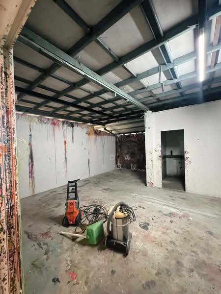 Warehouse with office space for rent, Ratchada, Huai Khwang, 1,500 sq m, near MRT Huai Khwang statio, Bangkok, Huai Khwang, Huai Khwang, Bangkok, , 1,500 sqm, Warehouse/Factory For Rent, by Tida phanthonglarptawee, 500185977 - DDproperty.com