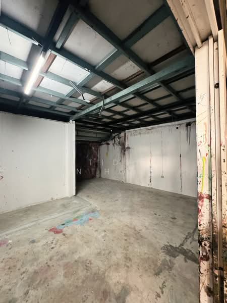 Warehouse with office space for rent, Ratchada, Huai Khwang, 1,500 sq m, near MRT Huai Khwang statio, Bangkok, Huai Khwang, Huai Khwang, Bangkok, , 1,500 sqm, Warehouse/Factory For Rent, by Tida phanthonglarptawee, 500185977 - DDproperty.com