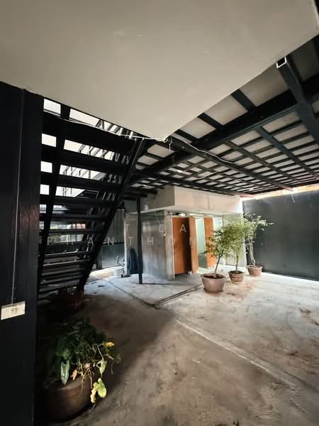 Warehouse with office space for rent, Ratchada, Huai Khwang, 1,500 sq m, near MRT Huai Khwang statio, Bangkok, Huai Khwang, Huai Khwang, Bangkok, , 1,500 sqm, Warehouse/Factory For Rent, by Tida phanthonglarptawee, 500185977 - DDproperty.com