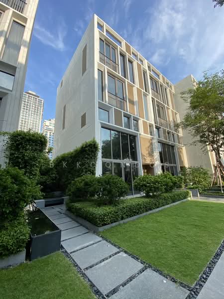 Quarter 39, Bangkok, 138  Soi Sukhumvit 39, Khlong Tan Nua, Watthana, Bangkok, 4 Bedrooms, 400 sqm, Townhouse For Rent, by BKKCONDOS, 500185986 - DDproperty.com