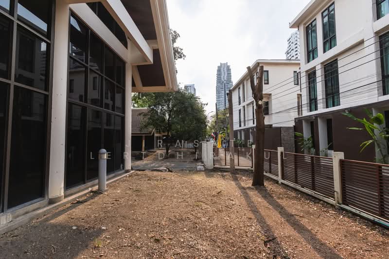 House in the heart of Sukhumvit 24, Bangkok, Khong Tan, Khlong Toei, Bangkok, 5 Bedrooms, 888 sqm, Single Detached House For Rent, by Jirasate Lertdhirakul, 500186175 - DDproperty.com