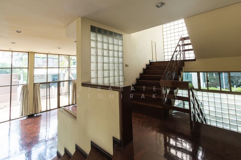 House in the heart of Sukhumvit 24, Bangkok, Khong Tan, Khlong Toei, Bangkok, 5 Bedrooms, 888 sqm, Single Detached House For Rent, by Jirasate Lertdhirakul, 500186175 - DDproperty.com