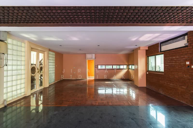 บ้านเดี่ยวหัวมุม ใจกลางสุขุมวิท 24, กรุงเทพ, คลองตัน, คลองเตย, กรุงเทพ, 888 ตร.ม., บ้านเดี่ยว ให้เช่า, โดย Jirasate Lertdhirakul, 500186175 - DDproperty.com