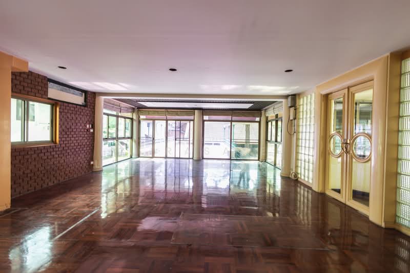 House in the heart of Sukhumvit 24, Bangkok, Khong Tan, Khlong Toei, Bangkok, 5 Bedrooms, 888 sqm, Single Detached House For Rent, by Jirasate Lertdhirakul, 500186175 - DDproperty.com