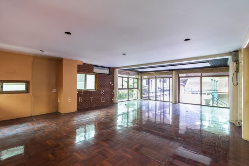 บ้านเดี่ยวหัวมุม ใจกลางสุขุมวิท 24, กรุงเทพ, คลองตัน, คลองเตย, กรุงเทพ, 888 ตร.ม., บ้านเดี่ยว ให้เช่า, โดย Jirasate Lertdhirakul, 500186175 - DDproperty.com