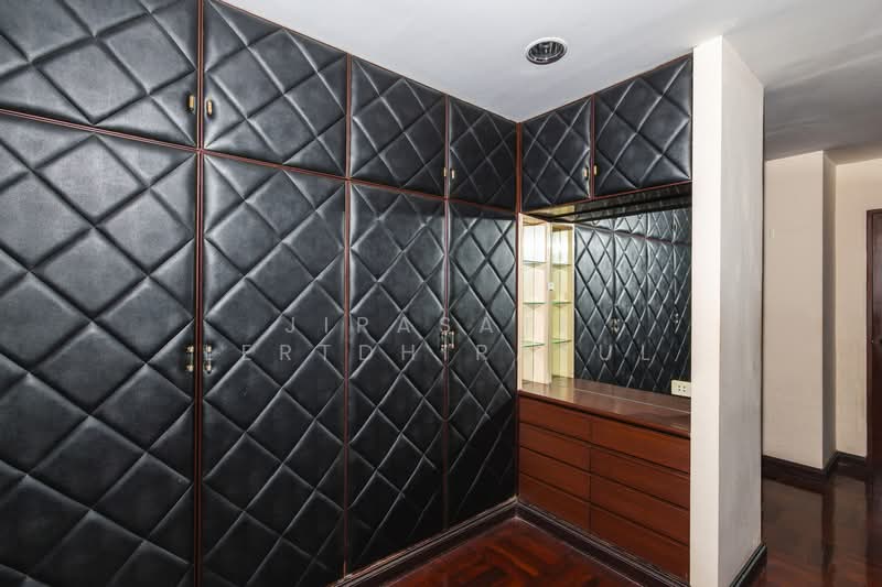 House in the heart of Sukhumvit 24, Bangkok, Khong Tan, Khlong Toei, Bangkok, 5 Bedrooms, 888 sqm, Single Detached House For Rent, by Jirasate Lertdhirakul, 500186175 - DDproperty.com