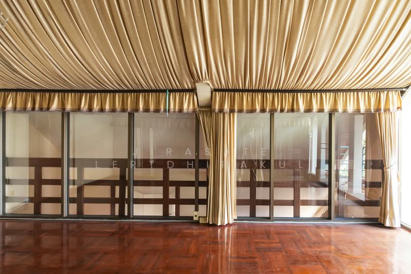 House in the heart of Sukhumvit 24, Bangkok, Khong Tan, Khlong Toei, Bangkok, 5 Bedrooms, 888 sqm, Single Detached House For Rent, by Jirasate Lertdhirakul, 500186175 - DDproperty.com