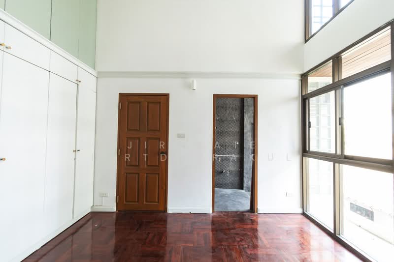 House in the heart of Sukhumvit 24, Bangkok, Khong Tan, Khlong Toei, Bangkok, 5 Bedrooms, 888 sqm, Single Detached House For Rent, by Jirasate Lertdhirakul, 500186175 - DDproperty.com