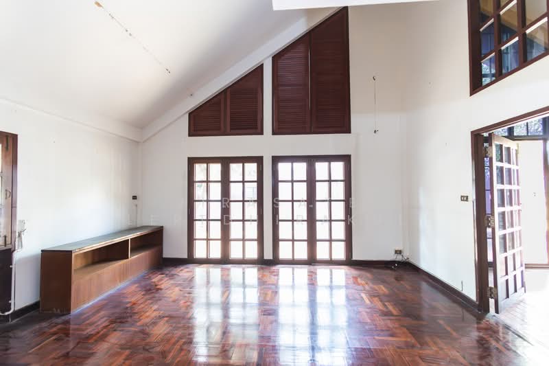 บ้านเดี่ยวหัวมุม ใจกลางสุขุมวิท 24, กรุงเทพ, คลองตัน, คลองเตย, กรุงเทพ, 888 ตร.ม., บ้านเดี่ยว ให้เช่า, โดย Jirasate Lertdhirakul, 500186175 - DDproperty.com