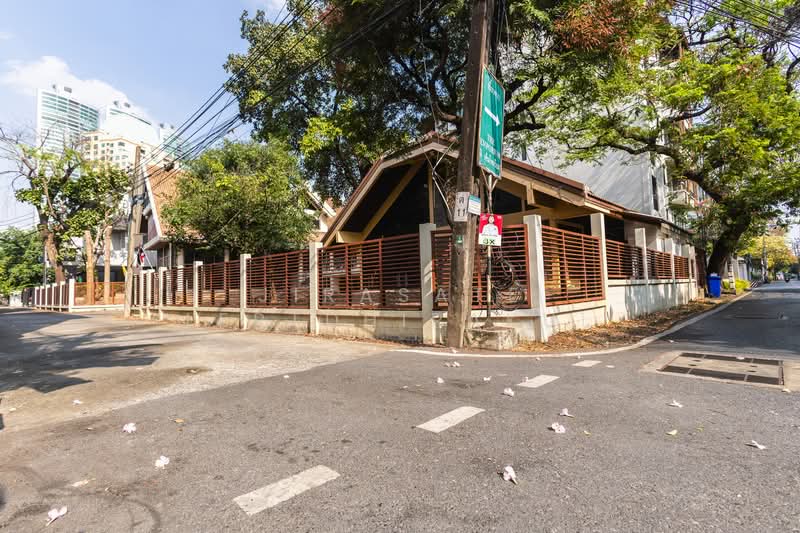 บ้านเดี่ยวหัวมุม ใจกลางสุขุมวิท 24, กรุงเทพ, คลองตัน, คลองเตย, กรุงเทพ, 888 ตร.ม., บ้านเดี่ยว ให้เช่า, โดย Jirasate Lertdhirakul, 500186175 - DDproperty.com