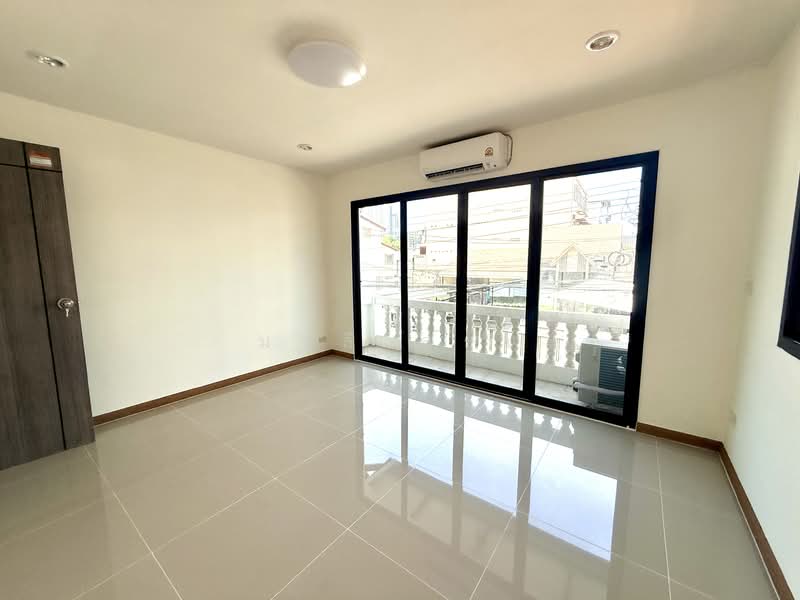 For Sale - Detached House Pracha Ratphen Soi 9, Bangkok