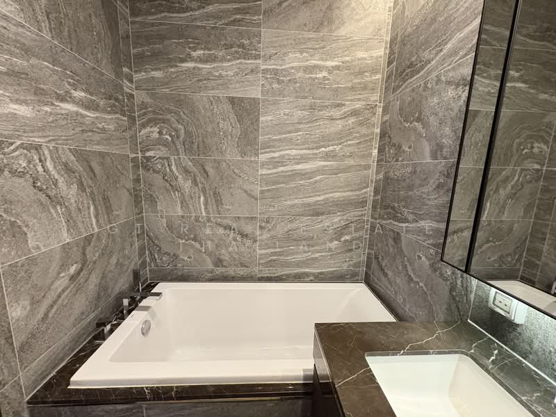 The Esse Sukhumvit 36, Bangkok, Soi Sukhumvit 36, Sukhumvit Road, Phra Kanong, Khlong Toei, Bangkok, 1 Bedroom, 38 sqm, Condo For Sale, by GT Real Estate Thailand, 500186308 - DDproperty.com