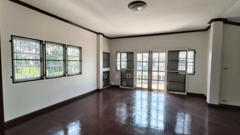 Nakarin Garden Village, Bangkok, Soi Romklao 19/1, Khlong Sam Prawet, Lat Krabang, Bangkok, 4 Bedrooms, 380 sqm, Single Detached House For Sale, by Pavadee Boonyarith, 500186355 - DDproperty.com