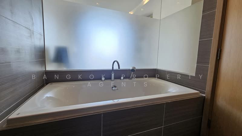 Siri At Sukhumvit, Bangkok, 902 Sukhumvit Road, Phra Kanong, Khlong Toei, Bangkok, 2 Bedrooms, 70 sqm, Condo For Rent, by BANGKOK PROPERTY AGENTS, 500186583 - DDproperty.com