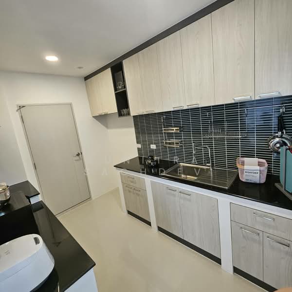 Centro Bangna, Samut Prakan, 111 Soi 3, Bang Kaeo, Bang Plee, Samut Prakan, 5 Bedrooms, 300 sqm, Single Detached House For Rent, by Sunitra Sachdev, 500186642 - DDproperty.com