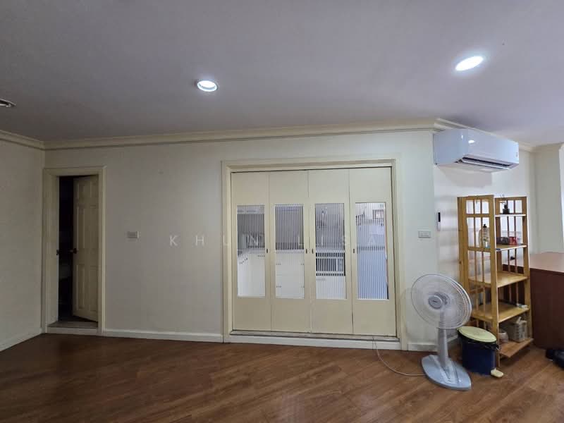 Lumpini Suite Ratchada-Rama 3, Bangkok, Soi Naradhiwat Rajanagarindra 30, Chong Nonsi, Yan Nawa, Bangkok, 3 Bedrooms, 109 sqm, Condo For Sale, by Khun Lisa, 500186713 - DDproperty.com