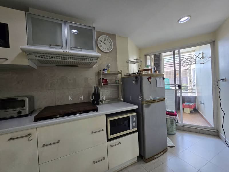 Lumpini Suite Ratchada-Rama 3, Bangkok, Soi Naradhiwat Rajanagarindra 30, Chong Nonsi, Yan Nawa, Bangkok, 3 Bedrooms, 109 sqm, Condo For Sale, by Khun Lisa, 500186713 - DDproperty.com