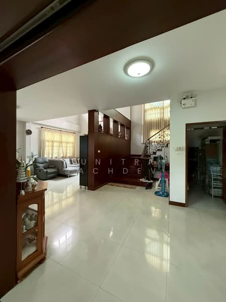 หมู่บ้านชลัฐฐา ซอยศรีนครินทร์ 24, Bangkok, Phatthanakan, Suan Luang, Bangkok, 5 Bedrooms, 324 sqm, Single Detached House For Sale, by Sunitra Sachdev, 500186746 - DDproperty.com