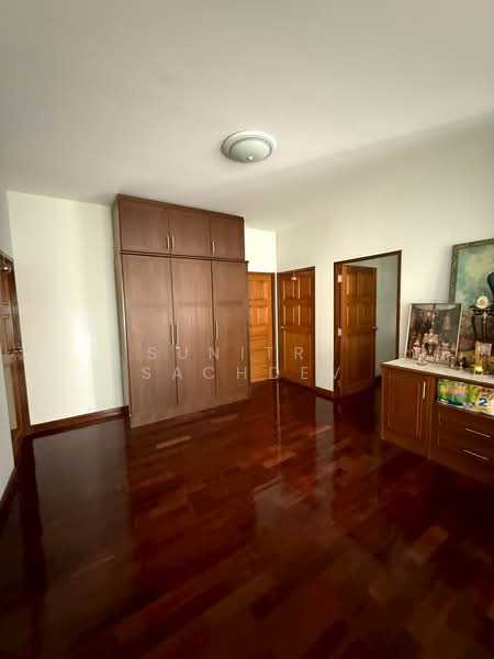 หมู่บ้านชลัฐฐา ซอยศรีนครินทร์ 24, Bangkok, Phatthanakan, Suan Luang, Bangkok, 5 Bedrooms, 324 sqm, Single Detached House For Sale, by Sunitra Sachdev, 500186746 - DDproperty.com