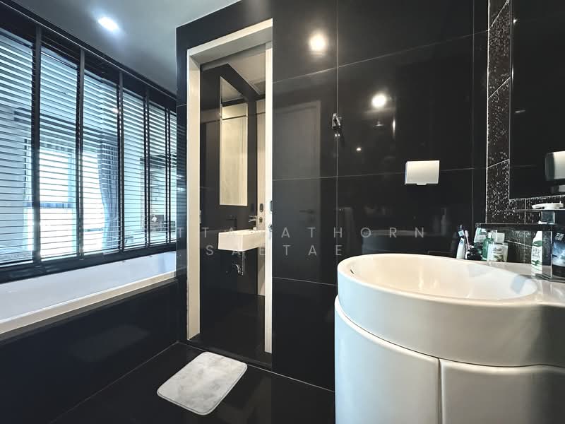 Rhythm Sukhumvit 36-38, Bangkok, 55 Soi Sukhumvit 36, Sukhumvit Road, Phra Kanong, Khlong Toei, Bangkok, 1 Bedroom, 49 sqm, Condo For Sale, by Rattanathorn Saetae, 500186764 - DDproperty.com