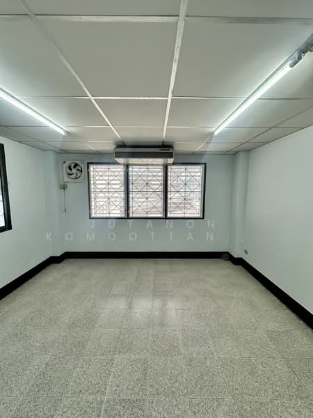 ให้เช่าอาคารพาณิชย์ 6 ชั้น สำโรงเหนือ ใกล้ BTS สำโรง เพียง 110 เมตร ทำเลค้าขายดี, Samut Prakan, Samrong Nua, Muang Samut Prakarn, Samut Prakan, , 365 sqm, Shophouse For Rent, by Jutanon Komoottanaruk, 500186776 - DDproperty.com