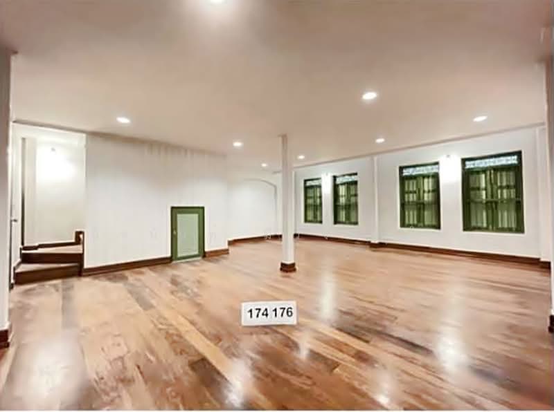 Space For Rent 97-204 sqm Yaowarat Road near Grand China Hotel and MRT Sam Yot, Bangkok, เยาวราช, Chakkrawat, Samphanthawong, Bangkok, , 204 sqm, Retail Space For Rent, by Chanitnun Mewongukote, 500186802 - DDproperty.com