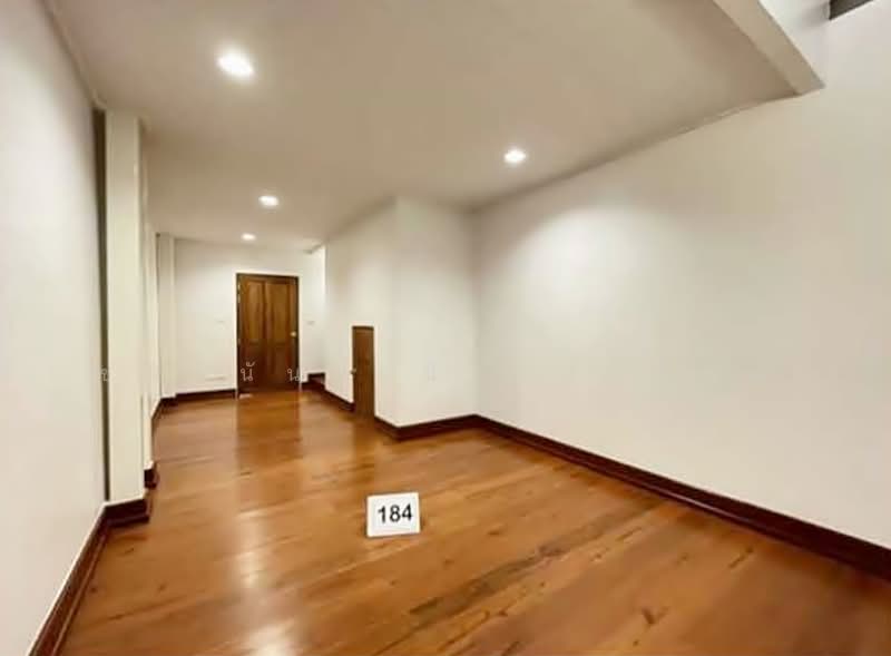 Space For Rent 97-204 sqm Yaowarat Road near Grand China Hotel and MRT Sam Yot, Bangkok, เยาวราช, Chakkrawat, Samphanthawong, Bangkok, , 204 sqm, Retail Space For Rent, by Chanitnun Mewongukote, 500186802 - DDproperty.com