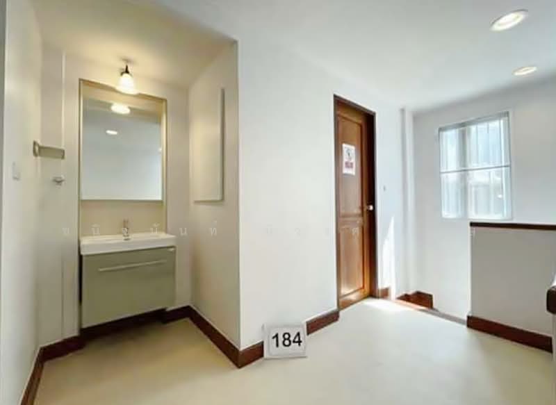 Space For Rent 97-204 sqm Yaowarat Road near Grand China Hotel and MRT Sam Yot, Bangkok, เยาวราช, Chakkrawat, Samphanthawong, Bangkok, , 204 sqm, Retail Space For Rent, by Chanitnun Mewongukote, 500186802 - DDproperty.com