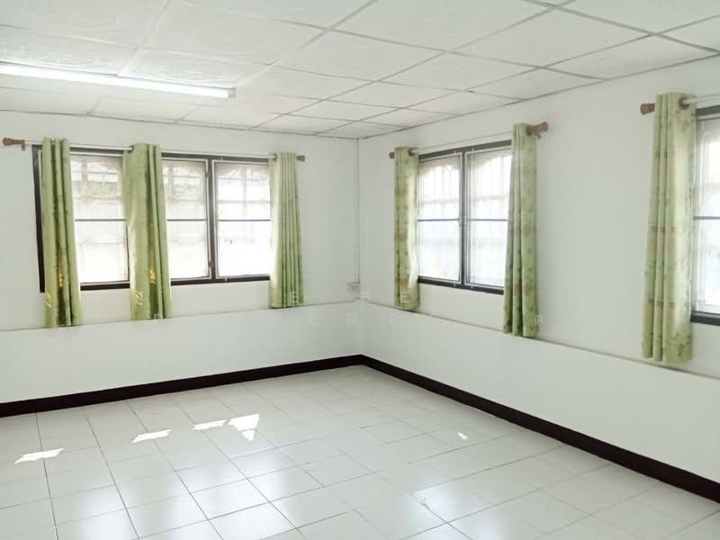 หมู่บ้านเคหะร่มเกล้า ลาดกระบัง, Bangkok, Khlong Song Ton Nun, Lat Krabang, Bangkok, 3 Bedrooms, 100 sqm, Townhouse For Sale, by The Best Property นิด, 500186885 - DDproperty.com