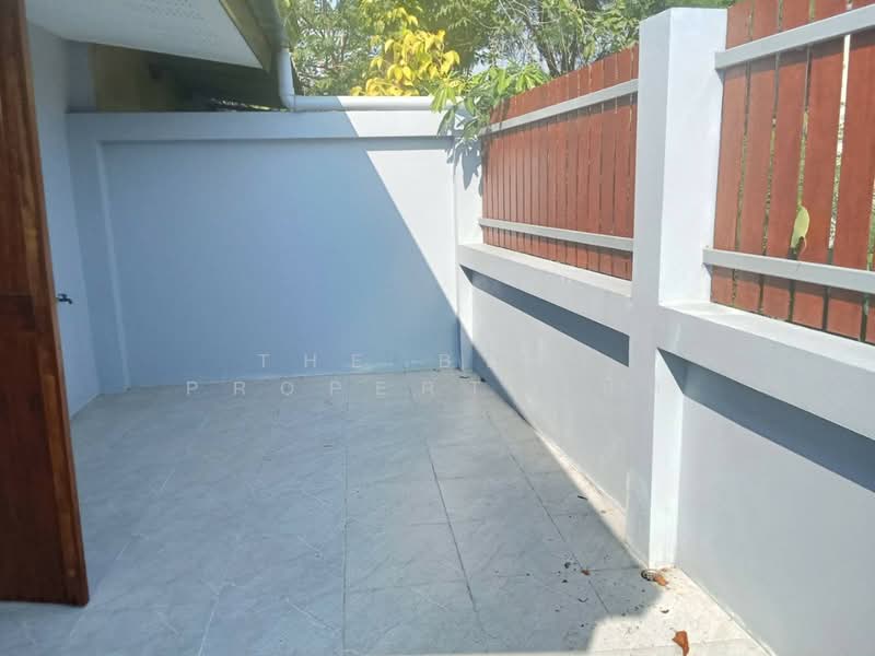 หมู่บ้านเคหะร่มเกล้า ลาดกระบัง, Bangkok, Khlong Song Ton Nun, Lat Krabang, Bangkok, 3 Bedrooms, 100 sqm, Townhouse For Sale, by The Best Property นิด, 500186885 - DDproperty.com