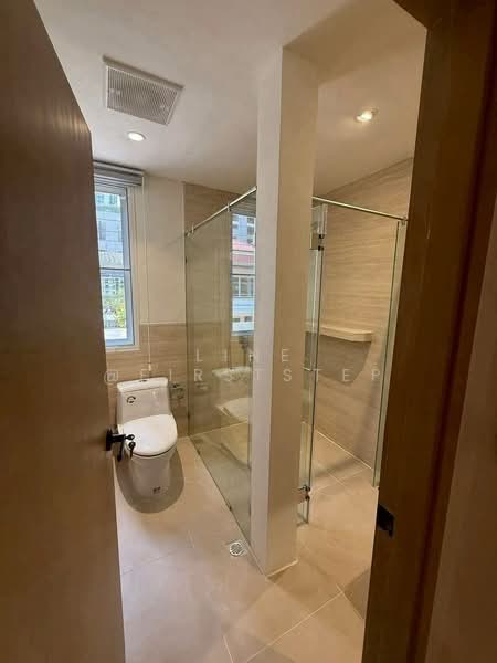 Newly Renovated Townhome Sukhumvit 26 (Phrom Phong Area), Near BTS Phrom Phong, Bangkok, Khong Tan, Khlong Toei, Bangkok, 3 Bedrooms, 200 sqm, Townhouse For Rent, by LINE @firststep, 500187133 - DDproperty.com