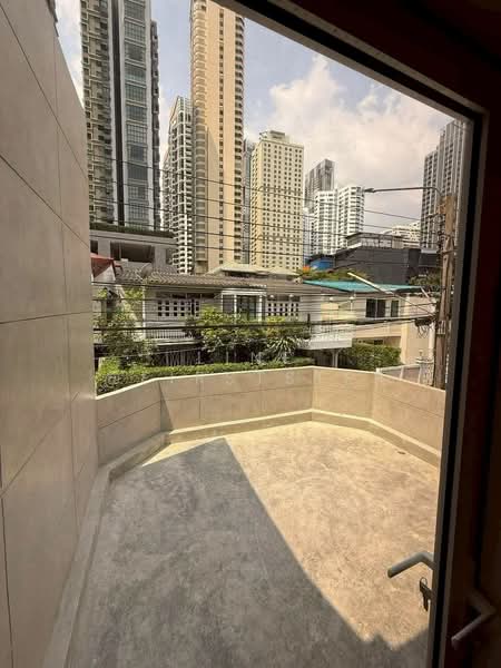 ทาวน์โฮมรีโนเวทใหม่ สุขุมวิท 26 (ย่านพร้อมพงษ์) ใกล้ BTS พร้อมพงษ์, กรุงเทพ, คลองตัน, คลองเตย, กรุงเทพ, 200 ตร.ม., ทาวน์เฮ้าส์ ให้เช่า, โดย LINE @firststep, 500187133 - DDproperty.com