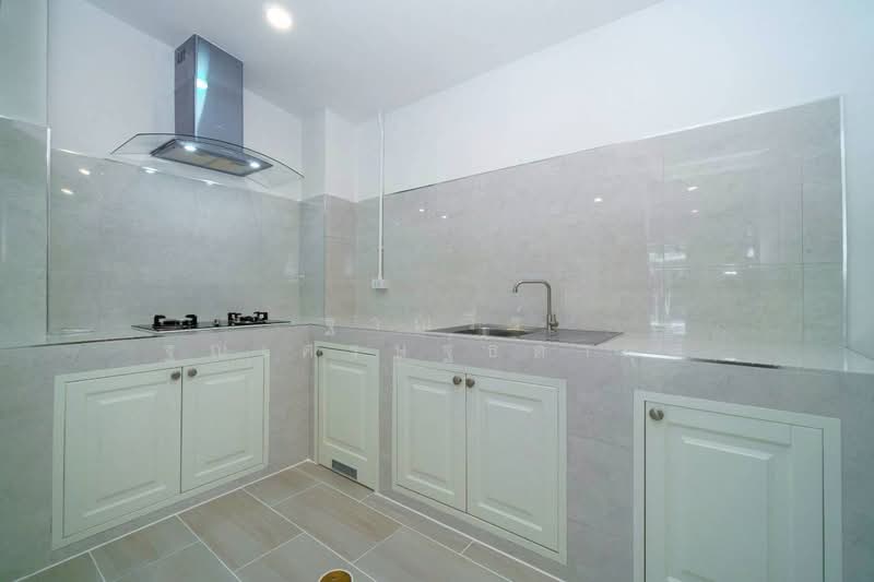 Golden Town 2 Onnut-Pattanakarn, Bangkok, 189 Soi On Nut 65 Yaek 14, Prawet, Prawet, Bangkok, 3 Bedrooms, 79 sqm, Townhouse For Sale, by Tharnavee Tharnasetthadakul, 500187162 - DDproperty.com