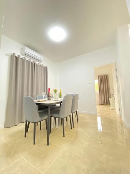 บ้านในโครงการ ให้เช่า – ใกล้เซ็นทรัลเฟสติวัลเพียง 5 นาที ค่าเช่า 33,000 บาท / เดือน No.6H173, Chiang Mai, San Sai Noi, San Sai, Chiang Mai, 4 Bedrooms, 150 sqm, Single Detached House For Rent, by Rutchaporn Tunsiri, 500187184 - DDproperty.com