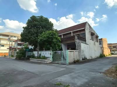 ขาย - ทาวน์เฮ้าส์ 2 ชั้น 34 ตร.ว. หมู่บ้านพรไพลิน ใกล้ตลาดโชคชัยสี่ ซอยลาดพร้าว35/1, กรุงเทพ